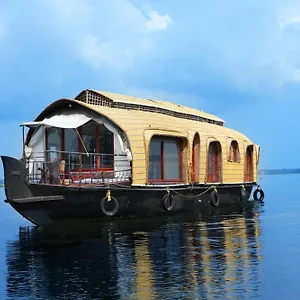*** Botel Aqua Castle Houseboat - By Aqua Jumbo Houseboats India